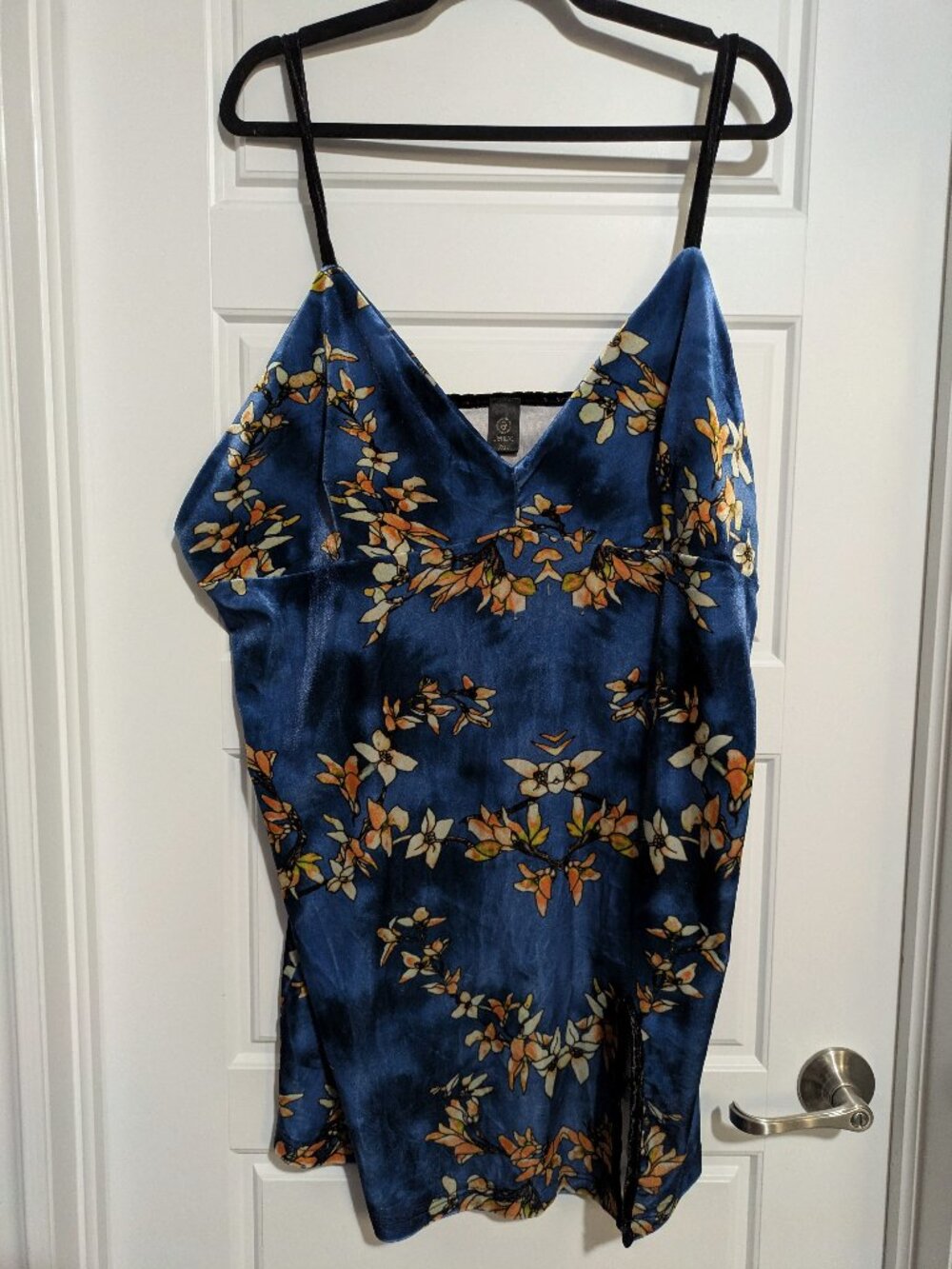 Jenize (3X) Plus Sized Blue/Yellow Floral Strappy Short Velvet Nightgown